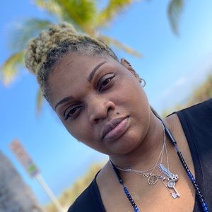 Meet your Posher, Lakisha